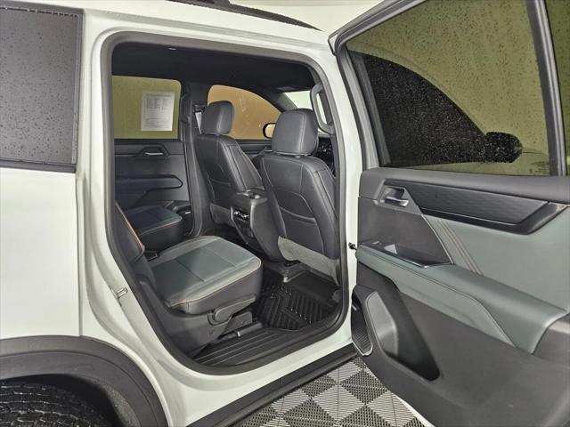 2025 GMC Acadia AWD AT4