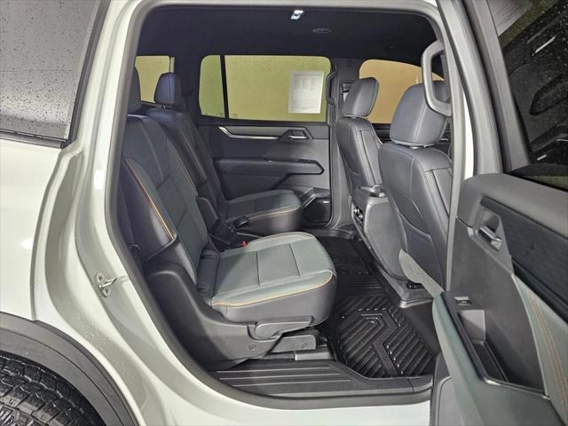 2025 GMC Acadia AWD AT4