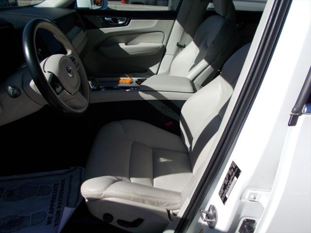 2023 Volvo XC60 B5 Plus Bright Theme