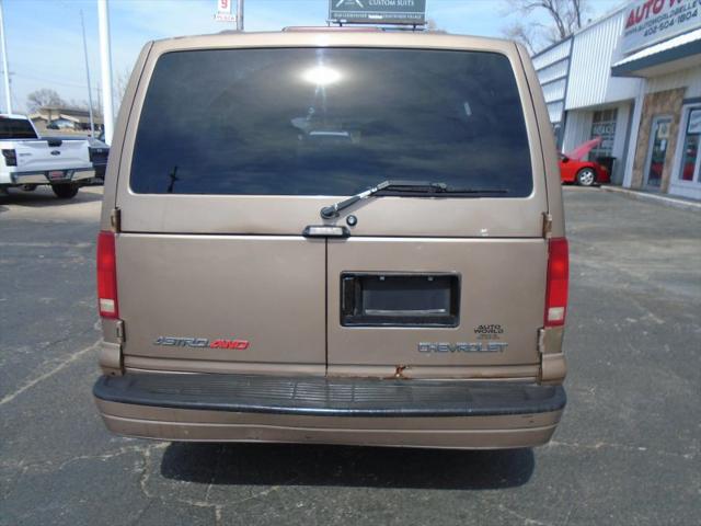 2003 Chevrolet Astro LS