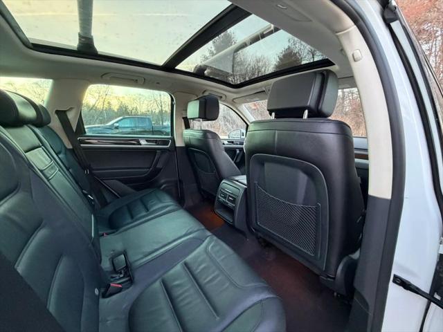 2015 Volkswagen Touareg V6 Lux