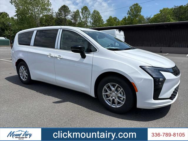 2027 Chrysler Pacifica Select for sale in Mount Airy, NC