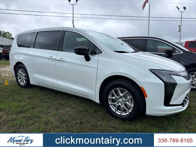 2027 Chrysler Pacifica Select for sale in Mount Airy, NC