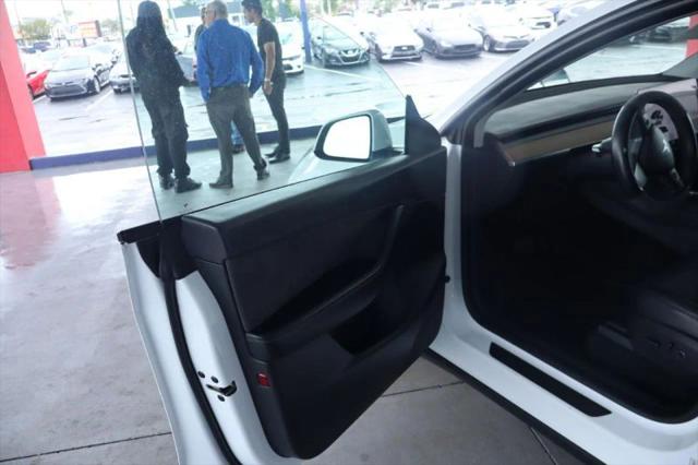 2022 Tesla Model Y Long Range Dual Motor All-Wheel Drive