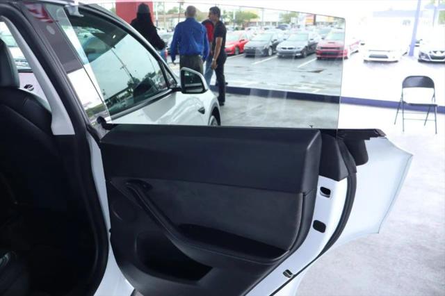 2022 Tesla Model Y Long Range Dual Motor All-Wheel Drive