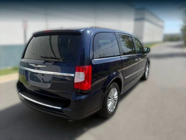 2015 Chrysler Town & Country Touring-L