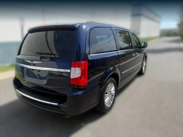 2015 Chrysler Town & Country Touring-L