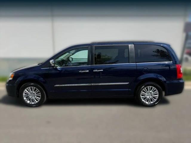 2015 Chrysler Town & Country Touring-L