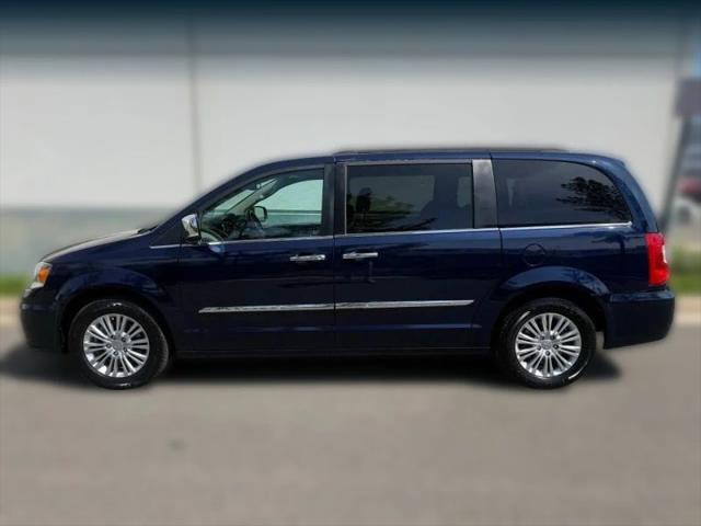 2015 Chrysler Town & Country Touring-L