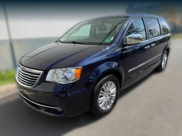 2015 Chrysler Town & Country Touring-L