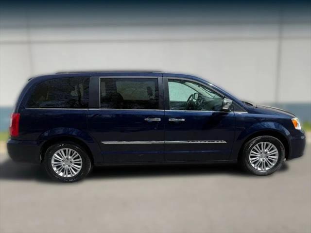 2015 Chrysler Town & Country Touring-L
