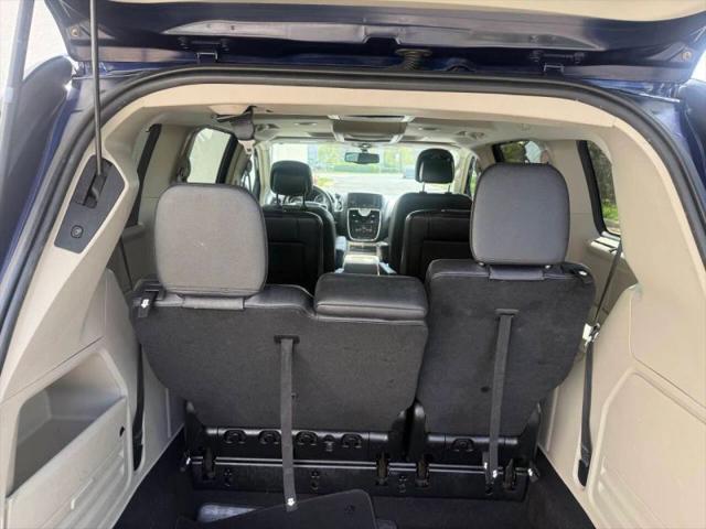 2015 Chrysler Town & Country Touring-L