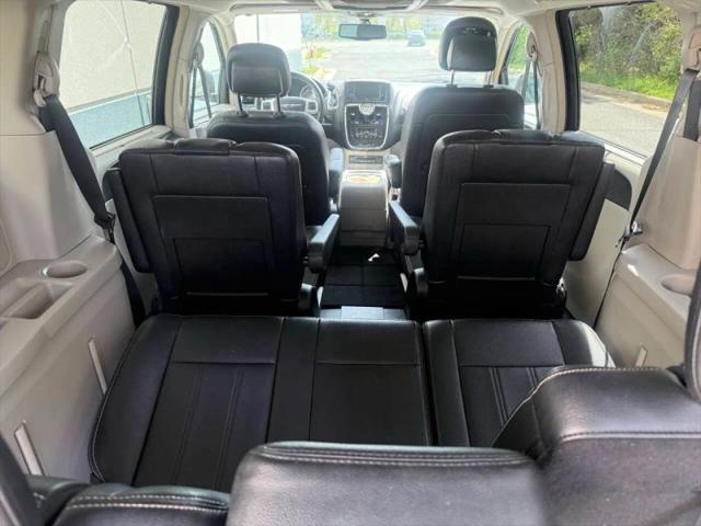 2015 Chrysler Town & Country Touring-L