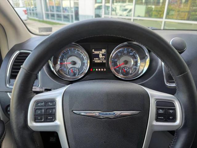 2015 Chrysler Town & Country Touring-L