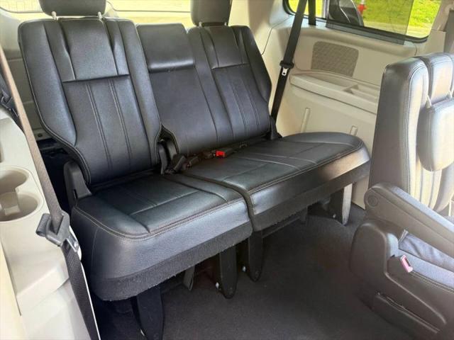 2015 Chrysler Town & Country Touring-L
