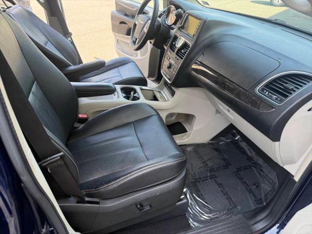 2015 Chrysler Town & Country Touring-L