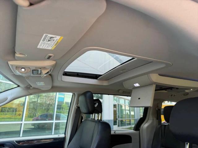 2015 Chrysler Town & Country Touring-L