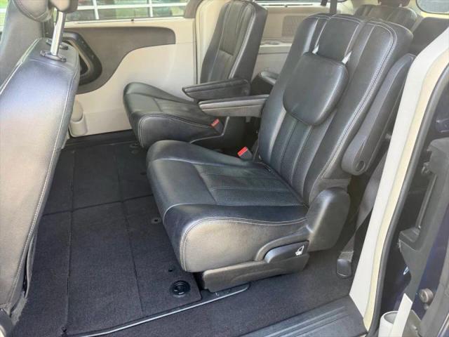 2015 Chrysler Town & Country Touring-L