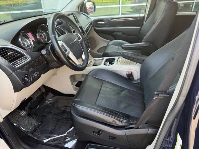 2015 Chrysler Town & Country Touring-L