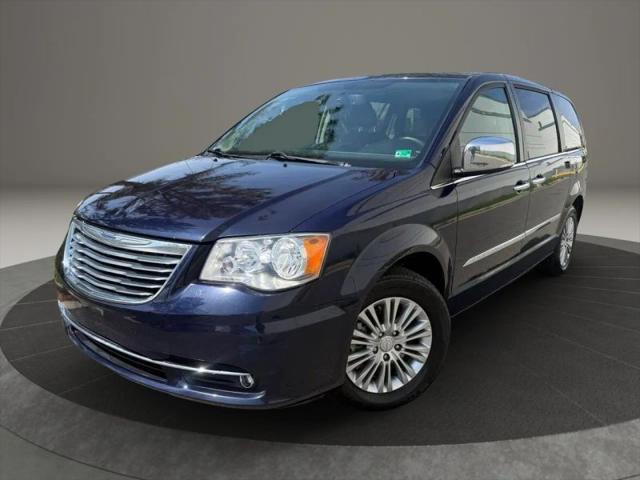 2015 Chrysler Town & Country Touring-L for sale in Chantilly, VA
