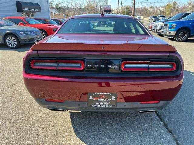 2017 Dodge Challenger SXT Plus