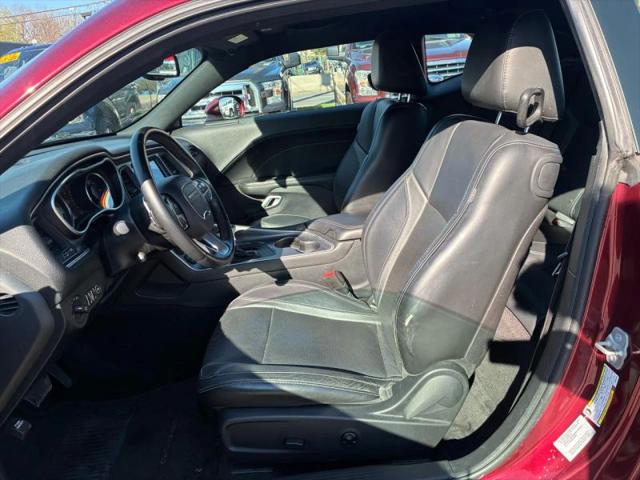 2017 Dodge Challenger SXT Plus
