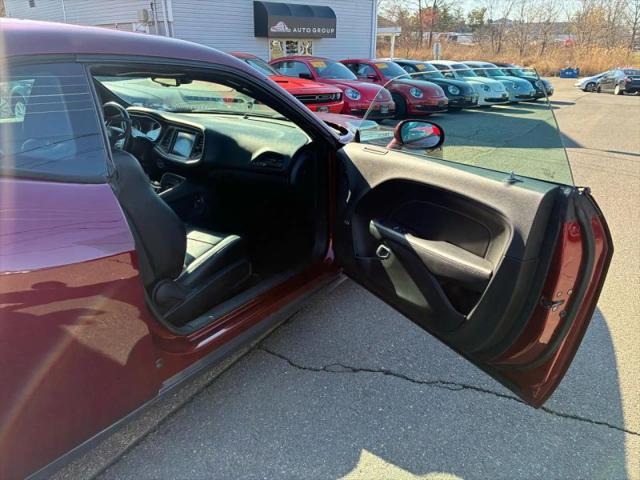 2017 Dodge Challenger SXT Plus