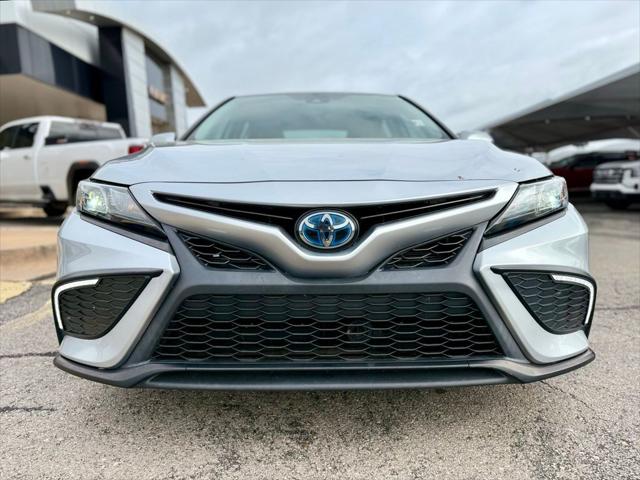 2022 Toyota Camry SE Hybrid