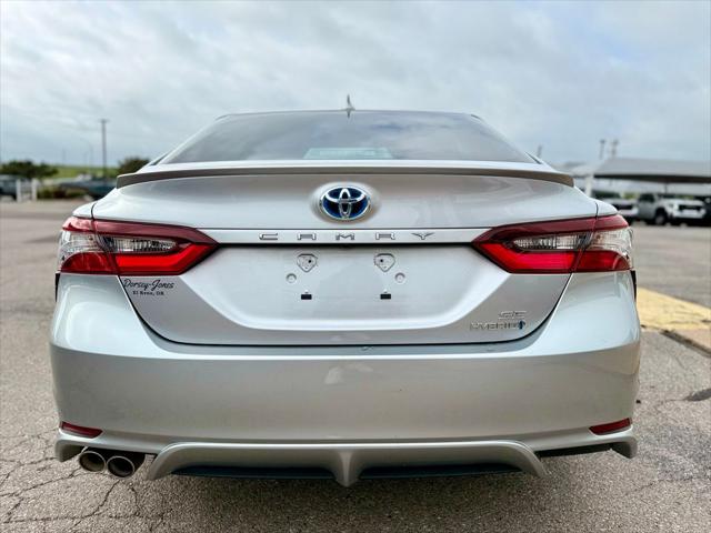 2022 Toyota Camry SE Hybrid