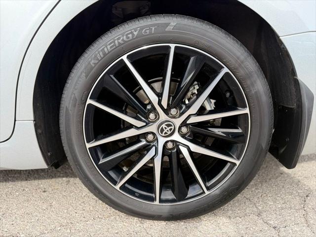 2022 Toyota Camry SE Hybrid