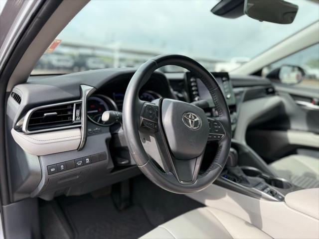 2022 Toyota Camry SE Hybrid