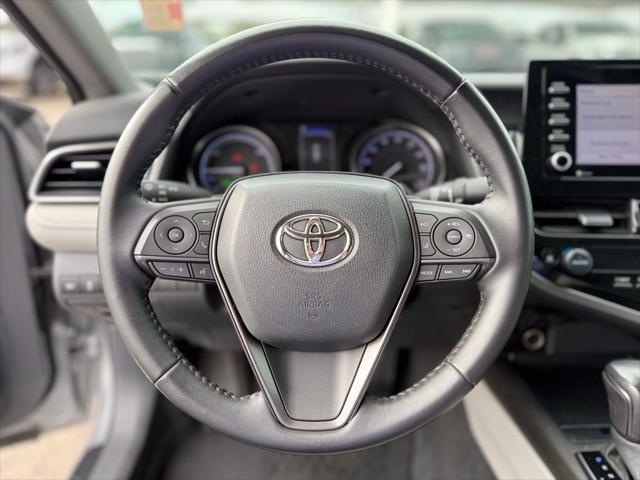 2022 Toyota Camry SE Hybrid