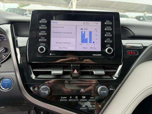 2022 Toyota Camry SE Hybrid