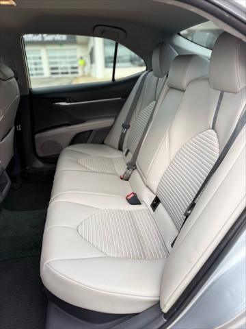 2022 Toyota Camry SE Hybrid