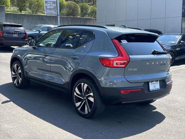 2023 Volvo XC40 B5 Plus Dark Theme
