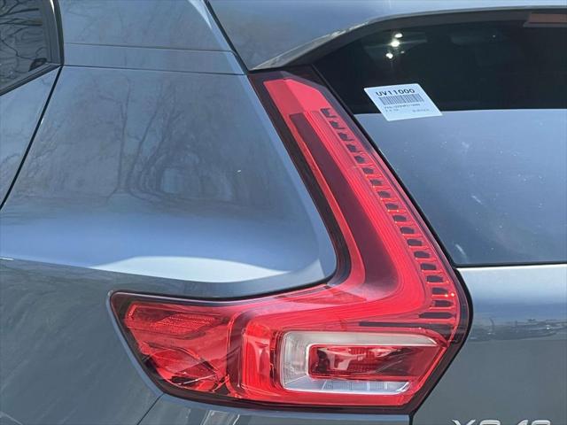 2023 Volvo XC40 B5 Plus Dark Theme