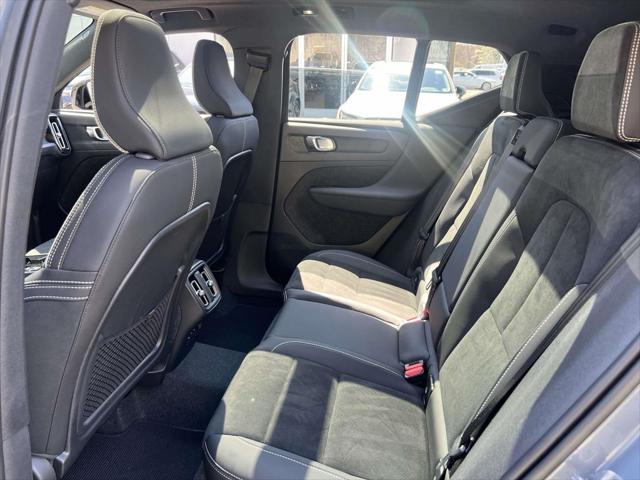 2023 Volvo XC40 B5 Plus Dark Theme
