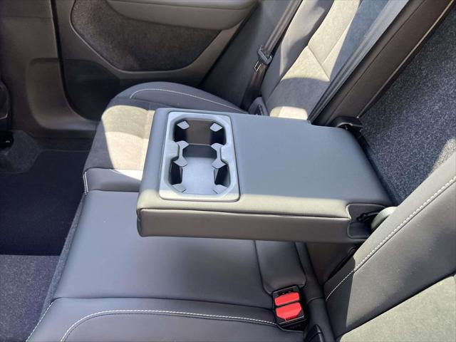 2023 Volvo XC40 B5 Plus Dark Theme
