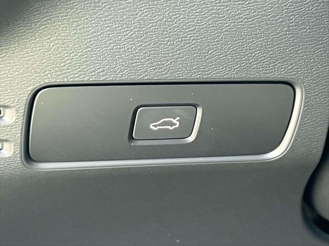 2023 Volvo XC40 B5 Plus Dark Theme
