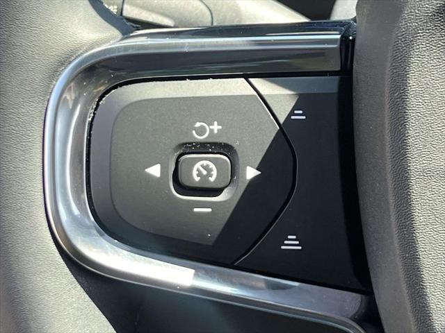 2023 Volvo XC40 B5 Plus Dark Theme