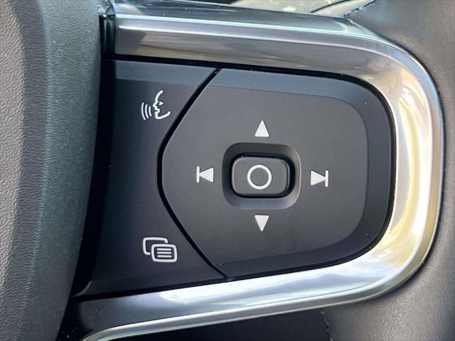 2023 Volvo XC40 B5 Plus Dark Theme