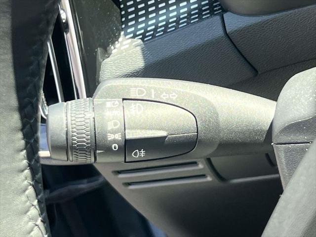2023 Volvo XC40 B5 Plus Dark Theme