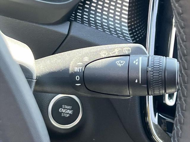 2023 Volvo XC40 B5 Plus Dark Theme