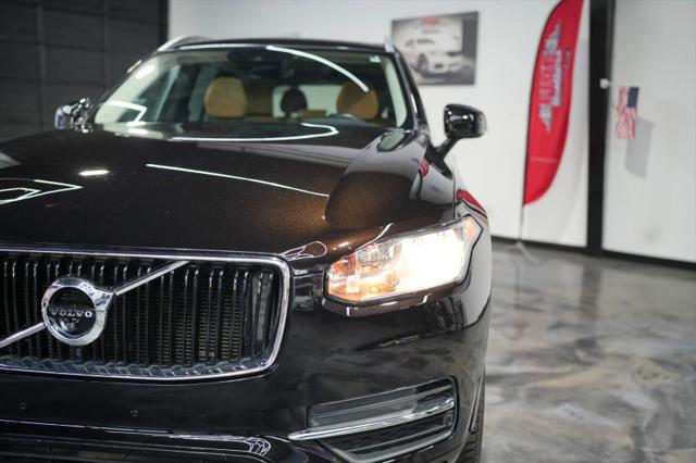 2016 Volvo XC90 T6 Momentum