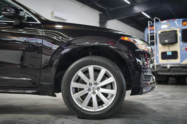 2016 Volvo XC90 T6 Momentum
