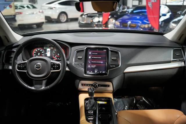 2016 Volvo XC90 T6 Momentum