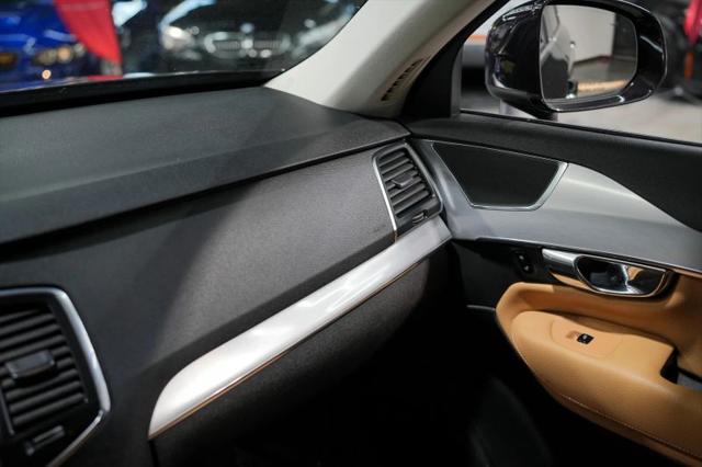 2016 Volvo XC90 T6 Momentum