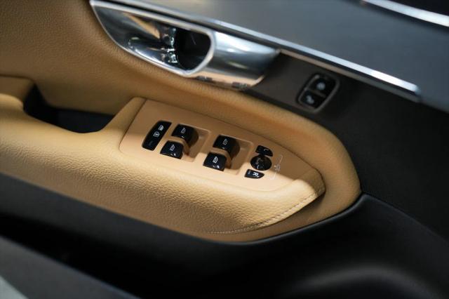 2016 Volvo XC90 T6 Momentum