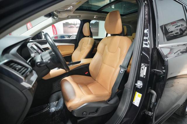 2016 Volvo XC90 T6 Momentum