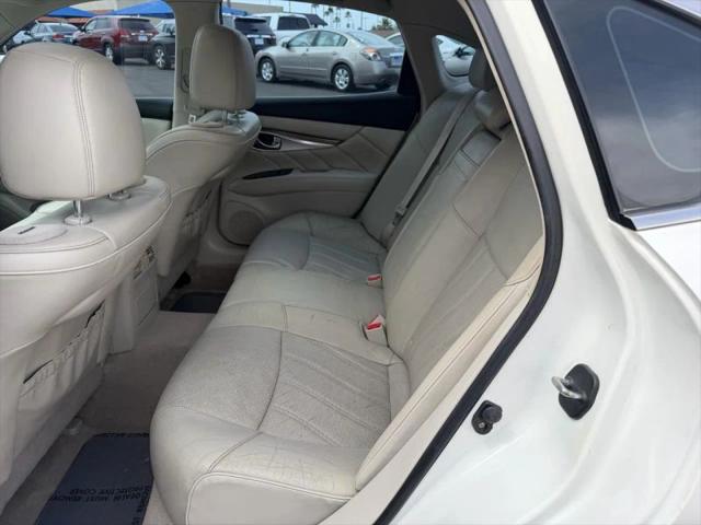 2012 INFINITI M56 M56